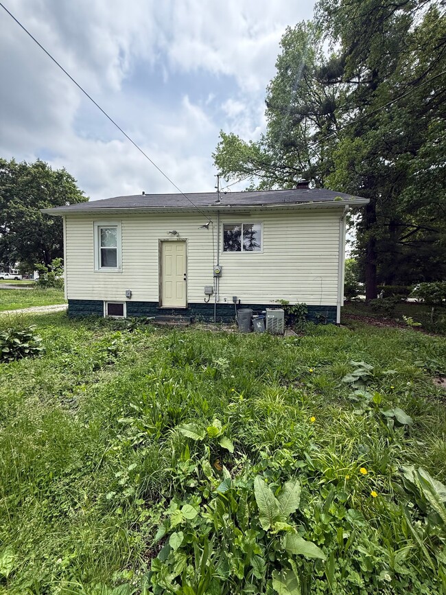 Building Photo - 1252 E Whitmer St