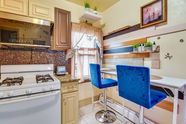 Building Photo - 787 S 13th St