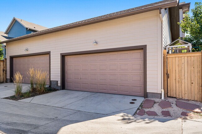 Building Photo - 9325 E 58th Dr