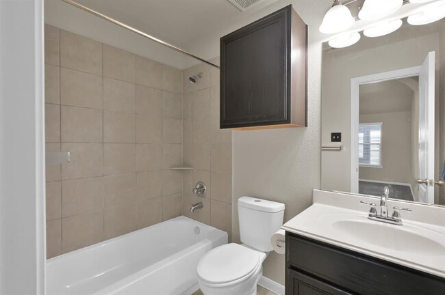 Building Photo - 973 Doire Dr