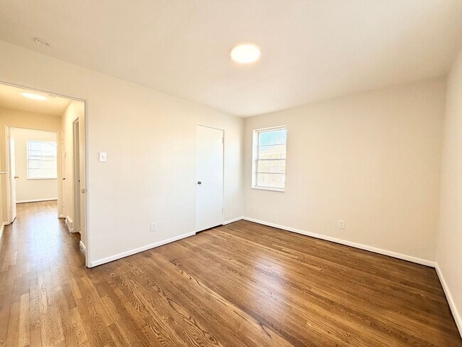 Building Photo - The Pointe at Willmore Park