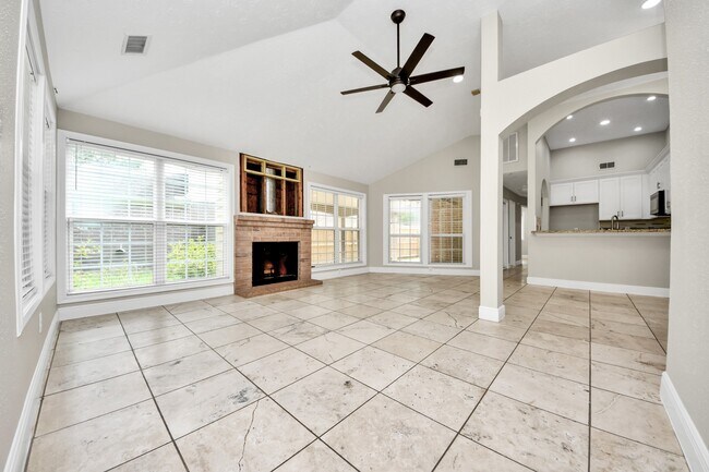 Building Photo - 5039 E Pagewick Dr