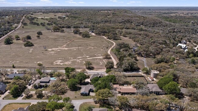 Building Photo - 312 Country Club Dr