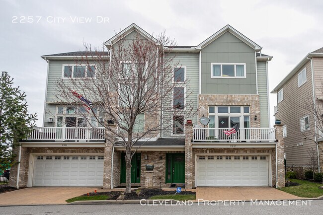Primary Photo - Stylish Tremont Townhome!