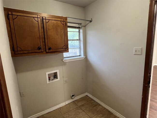 Building Photo - 513 Stewart Ln