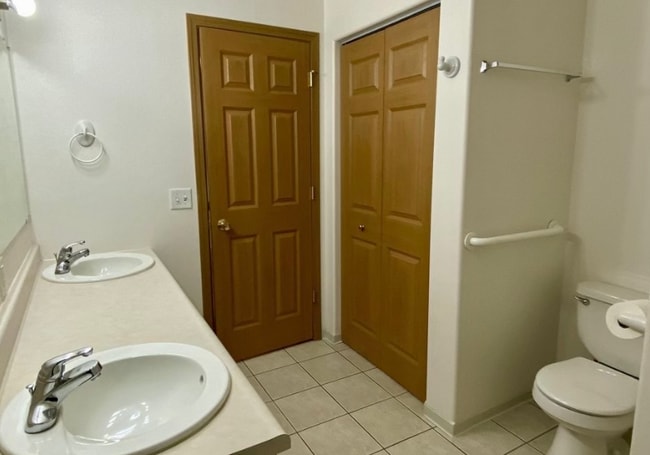 Building Photo - 1427 Garay St