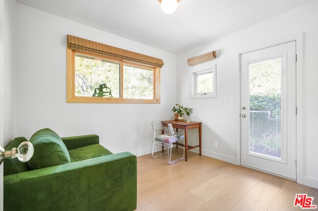 Building Photo - 375 S Surfview Dr