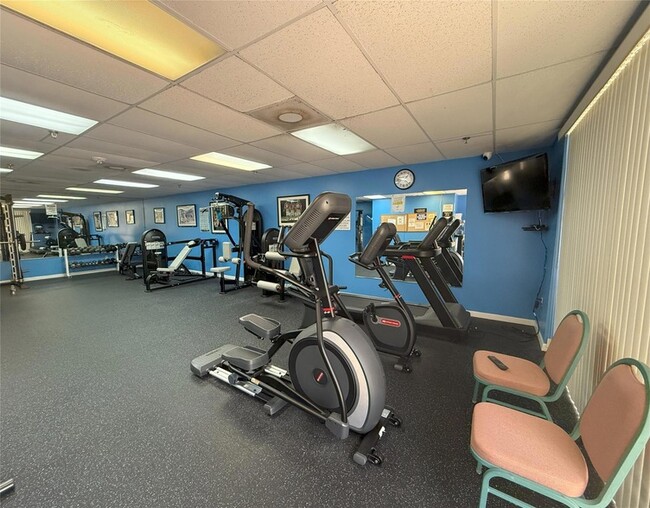 Building Photo - 4725 Lucerne Lakes Blvd E