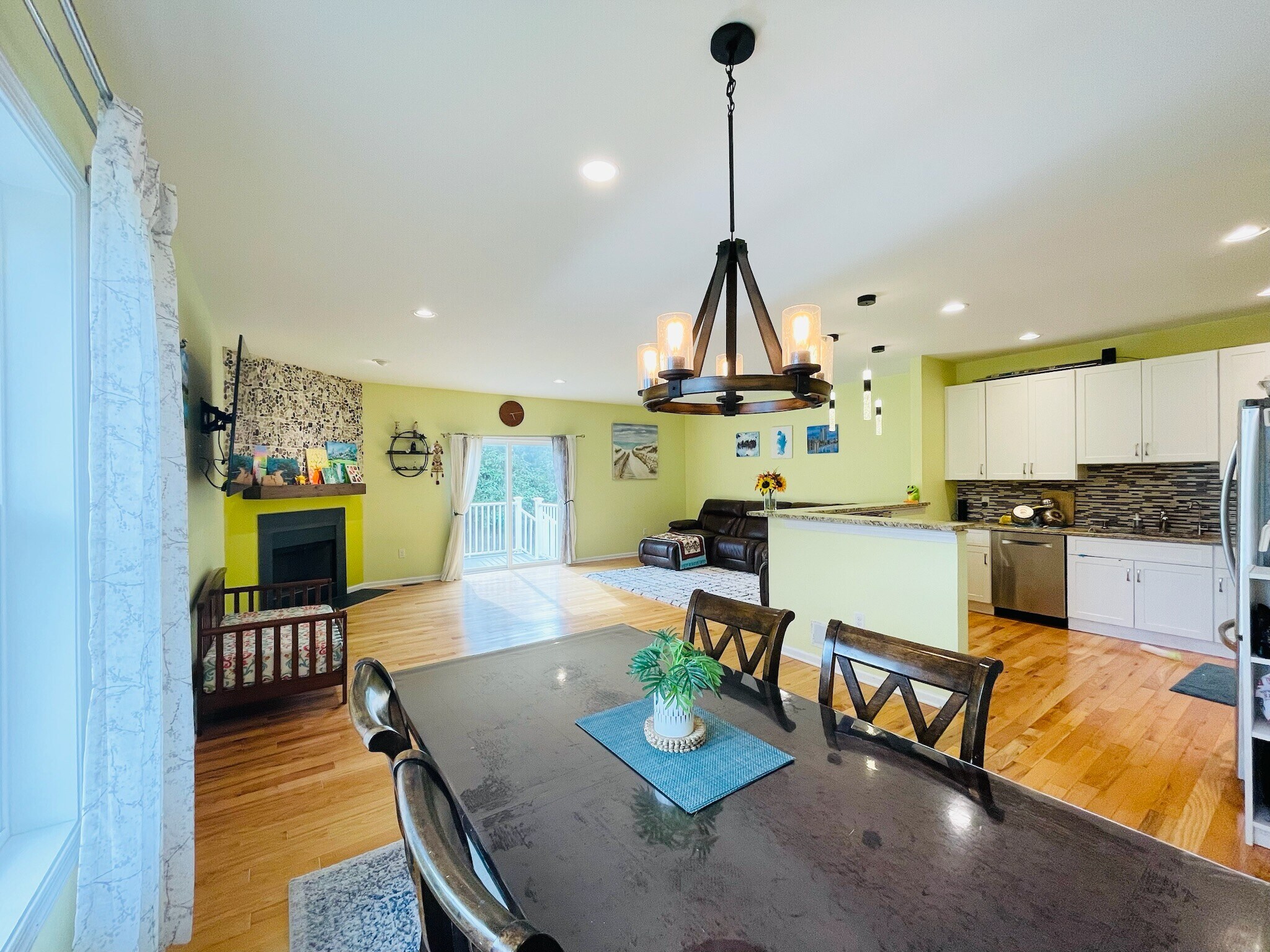 Building Photo - 2 Decroce Ct