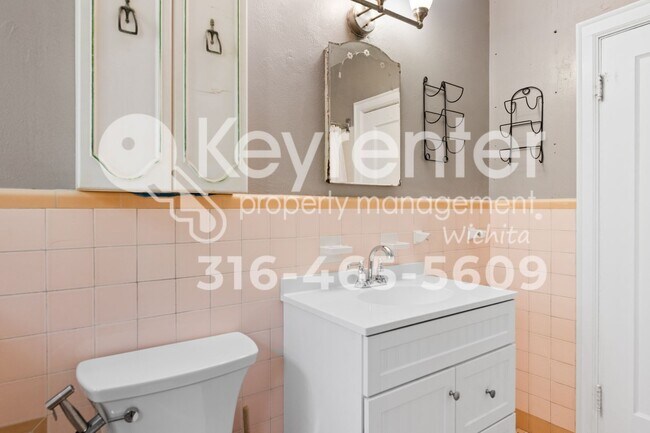 Building Photo - 1728 E McKnight Dr
