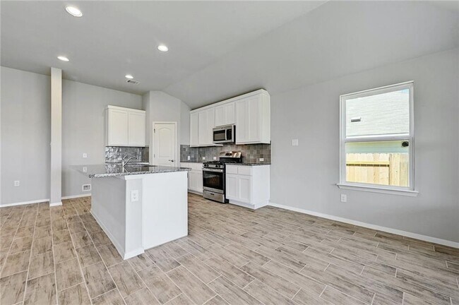 Building Photo - 224 Rollingwood Dr
