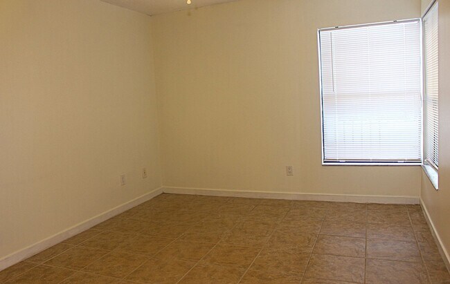 Building Photo - Lovely Condo for rent  ( New Lower Price)