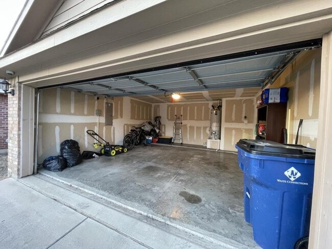 Building Photo - 625 Hutchins Dr