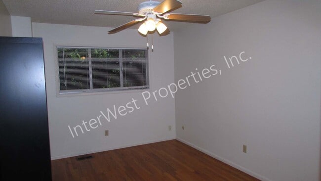 Building Photo - MCCA01