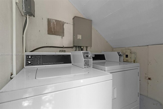 Building Photo - 1117 Meridian Ave