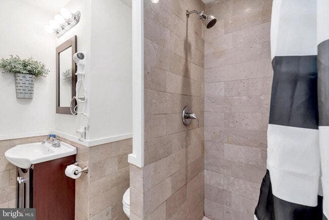 Building Photo - 2134 Locust St