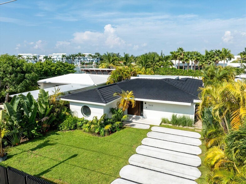 Building Photo - 7610 Bayside Ln