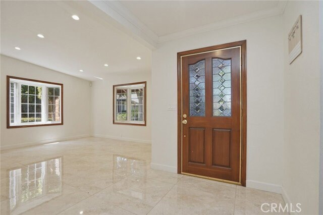 Building Photo - 16682 Oakhurst Cir