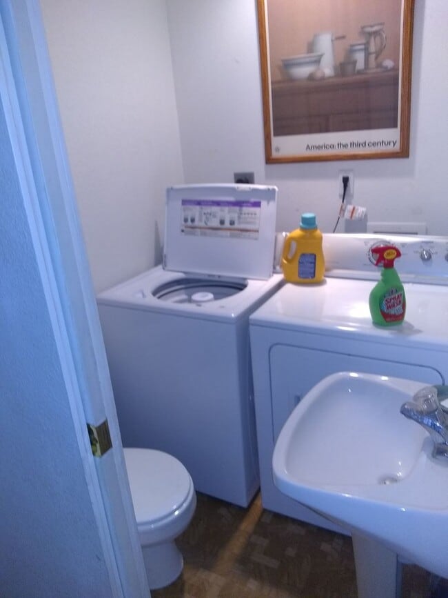Building Photo - 7 month Lease -3bd/2.5ba Fully Furnished S...