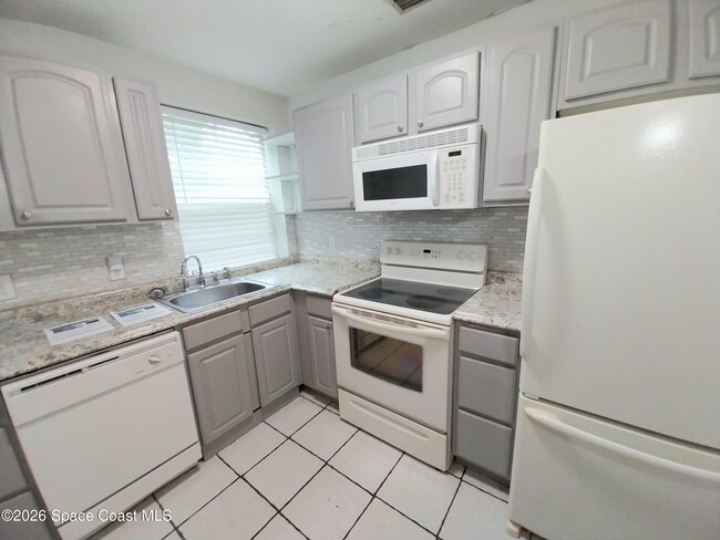 Building Photo - 1390 S Park Ave