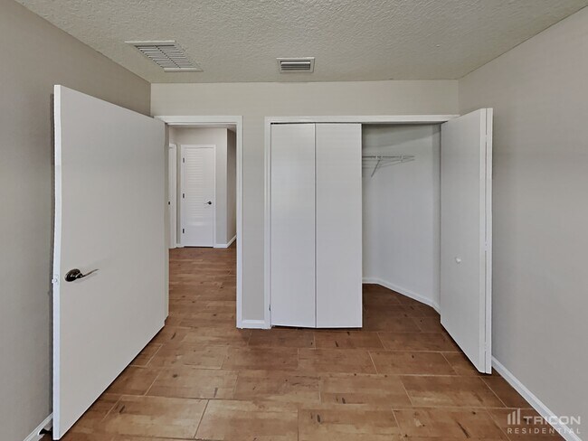 Building Photo - 75013 Brookwood Dr