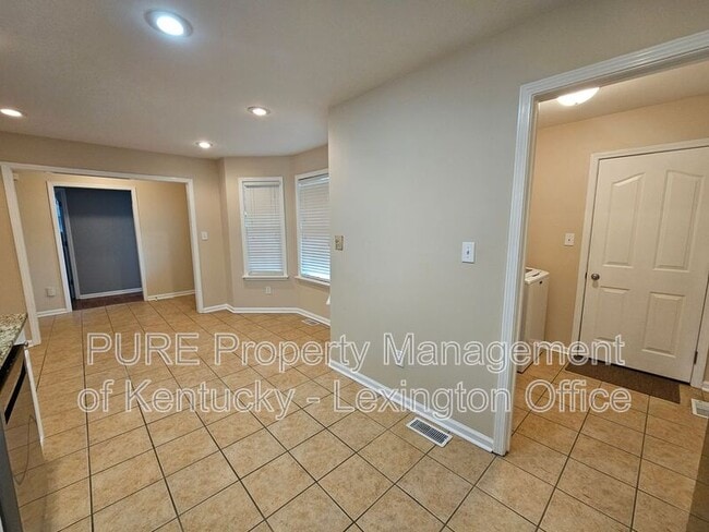 Building Photo - 321 Lebeau Dr