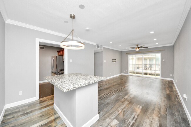 Building Photo - 2224 S Piney Point Rd