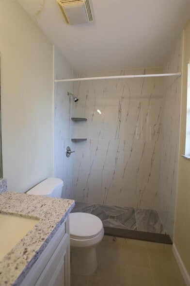 Building Photo - 421 Cypress Way W