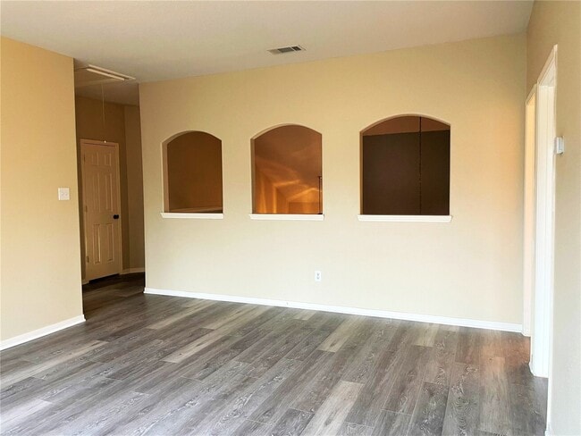 Building Photo - 2115 Hollyfield Ln