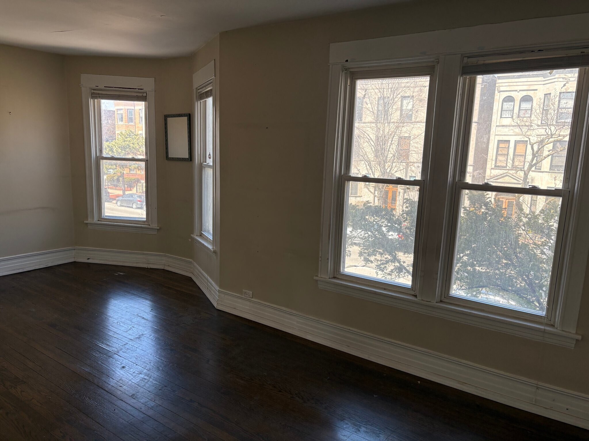 Building Photo - 1515 W Wilson Ave