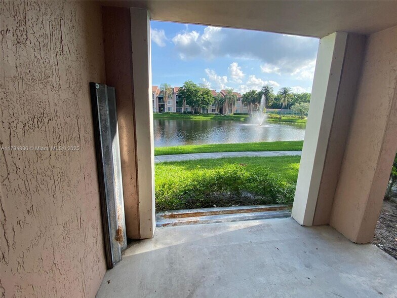 Building Photo - 12148 Saint Andrews Pl