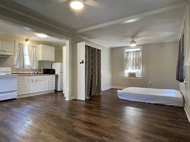 Building Photo - Charming 2 Bedroom 1 Bathroom Home for Rent!