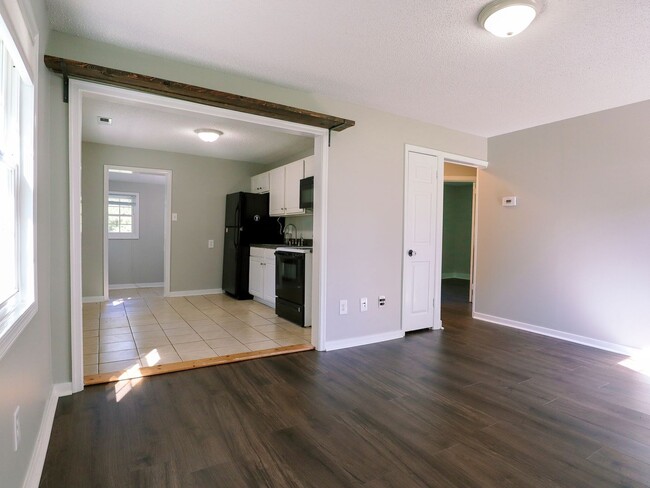 Building Photo - Cozy 2-Bedroom Home on Half an Acre in Nor...