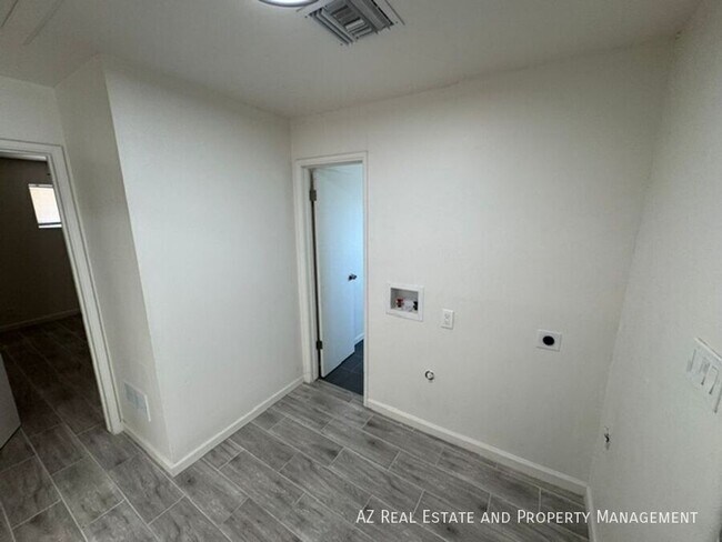 Building Photo - 1005 E Turney Ave