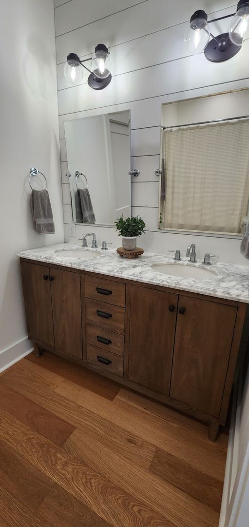 Building Photo - Modern 3-Bedroom Townhome with Pool Access Near Downtown Cookeville