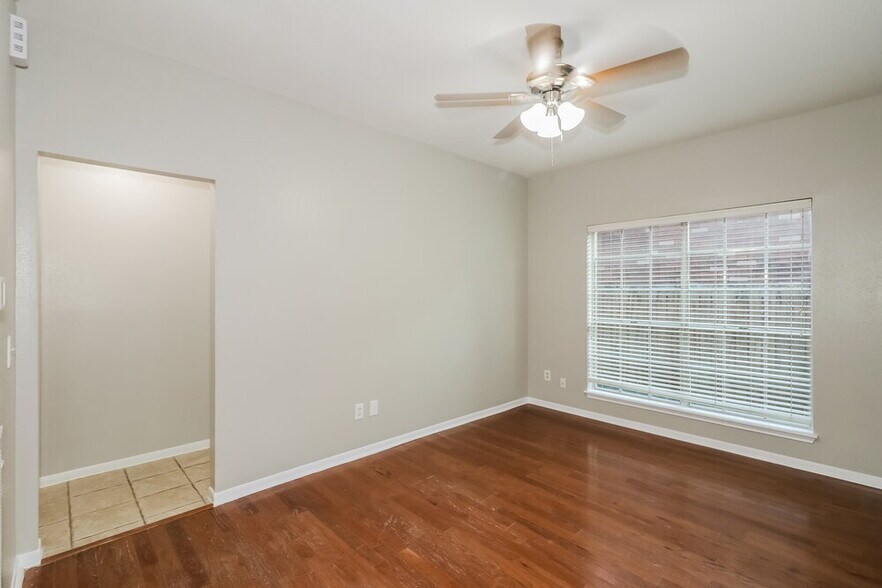 Building Photo - 9423 Bayou Bluff Dr