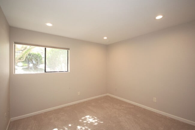 Building Photo - Large Redondo Condo with Waterfront View!