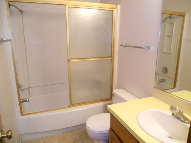 Building Photo - 2308 Lowell Dr