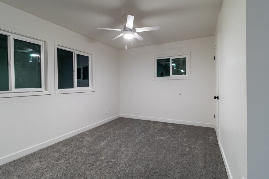 Building Photo - 5065 600 W