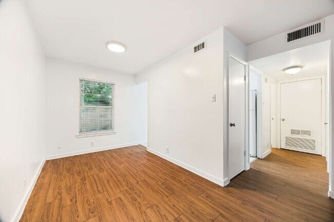 Building Photo - "Charming 1-Bedroom Retreat in Sherman - Your Perfect Urban Escape!"