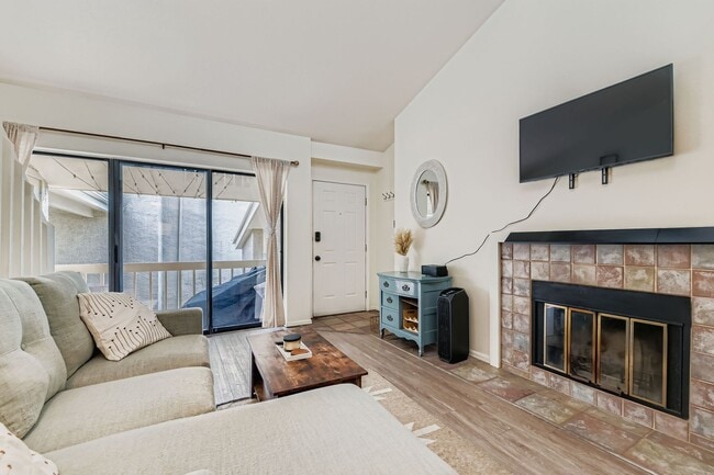 Building Photo - Peaceful 2BR Retreat Near Bobolink Trail