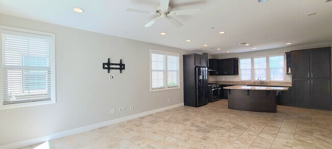 Building Photo - Beautifull Single Family Home in Folsom w/ Solar, Tankless Water Heater, Pool Access, Bonus Room ...