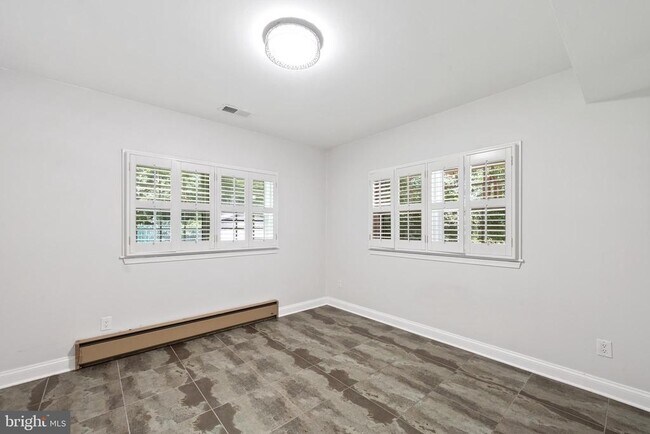 Building Photo - 7732 Canal Ct
