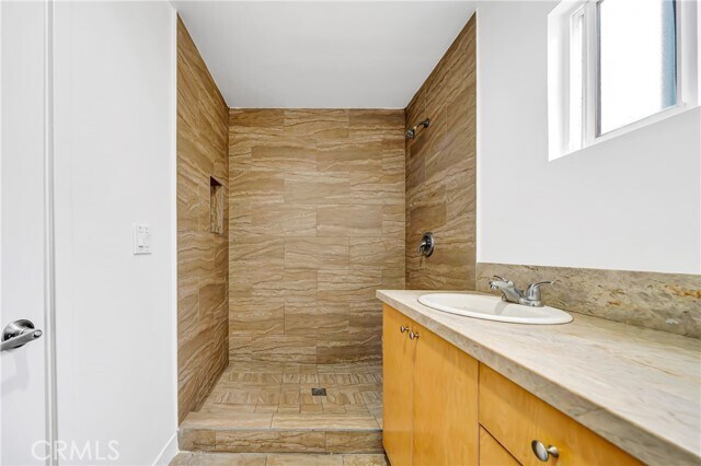 Building Photo - 6827 Simpson Ave