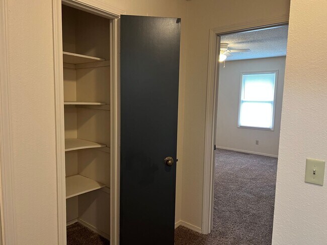 Building Photo - 2 Bedroom, 2 Bathroom Duplex in SW Springfield
