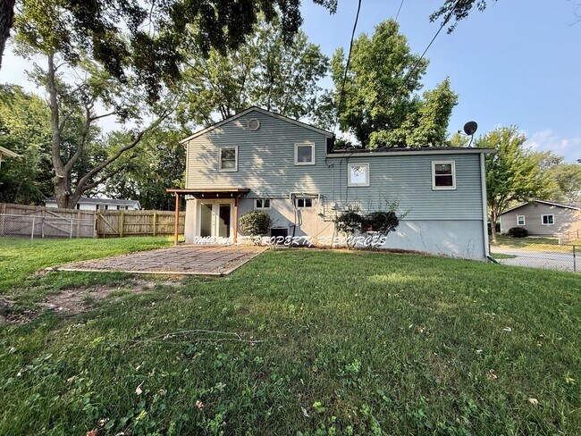 Building Photo - Beautiful 3 Bedroom Home in Lee's Summit