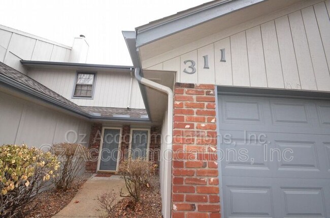 Building Photo - 311 NE Timbercreek Dr