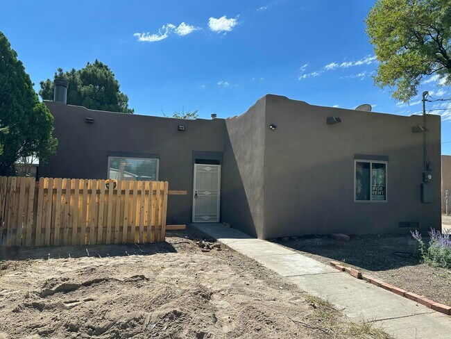 Primary Photo - 1106 Arias Ave NW