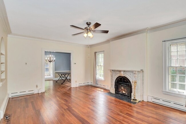 Building Photo - 1096 S Wildwood Ave