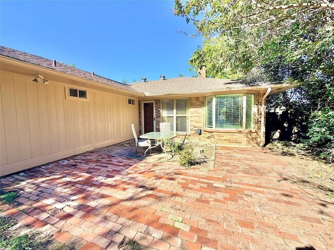 Building Photo - 1821 Broadway St